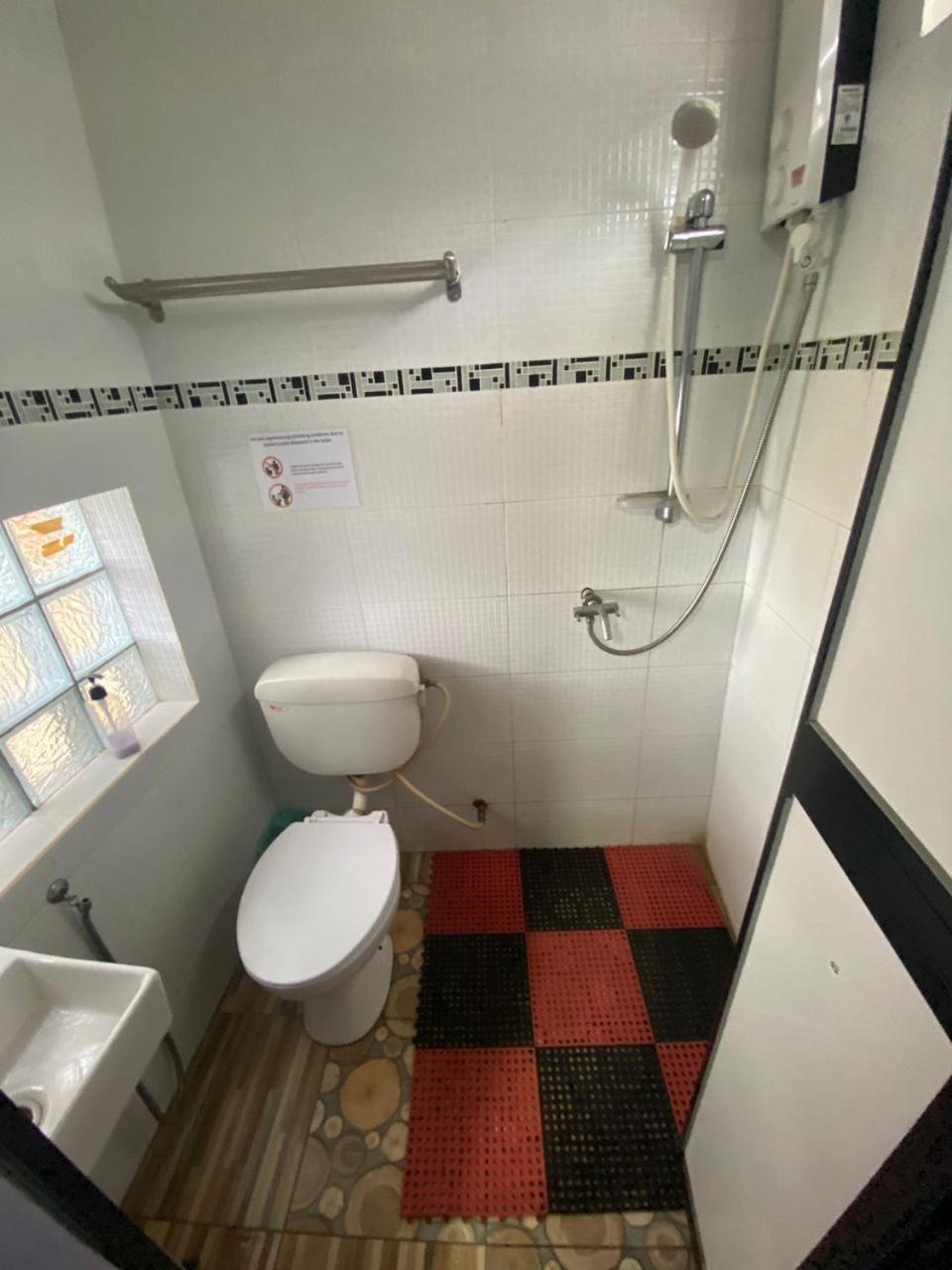 Merdeka Guest House 2 Kuching Ngoại thất bức ảnh