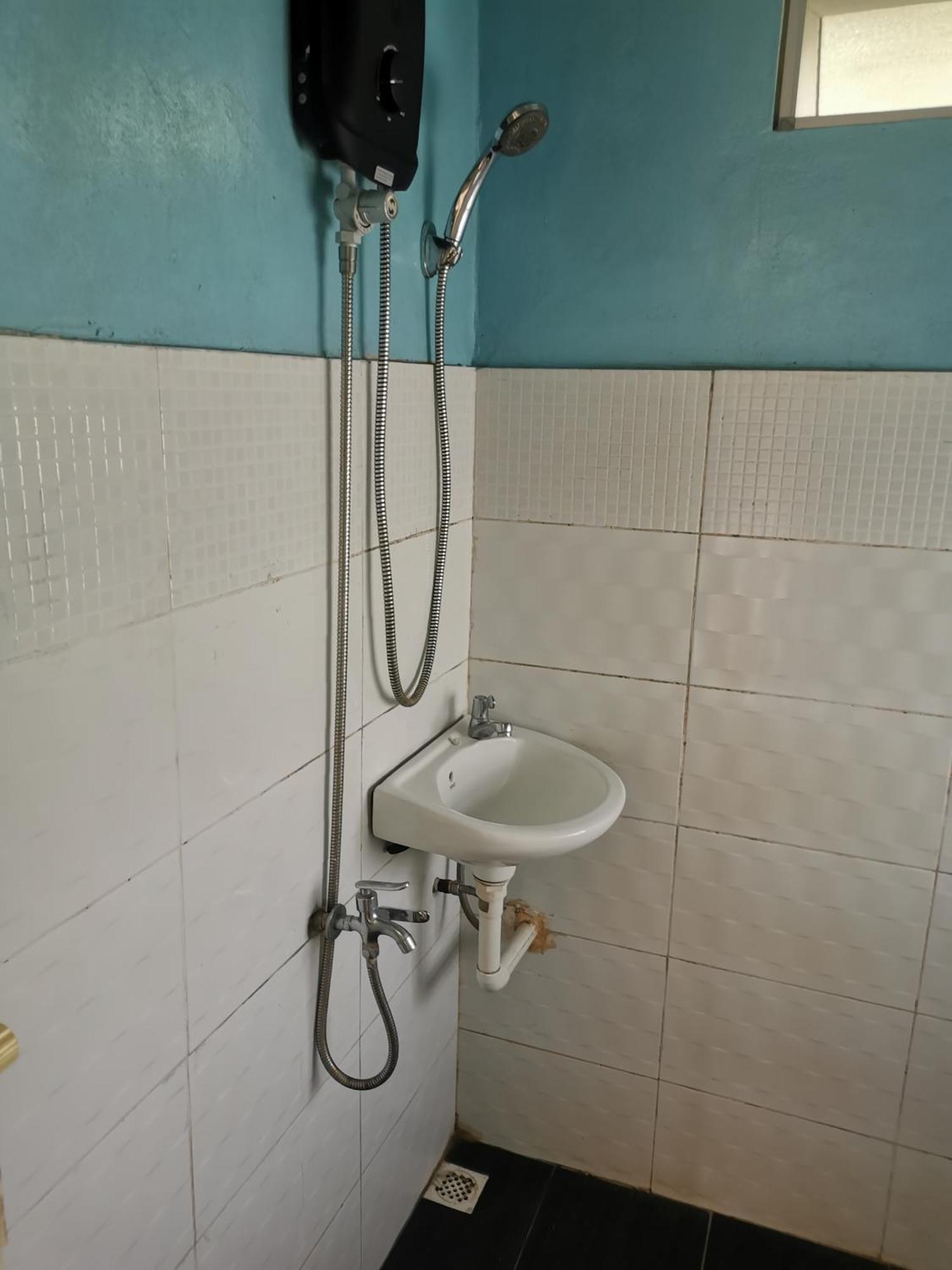 Merdeka Guest House 2 Kuching Ngoại thất bức ảnh
