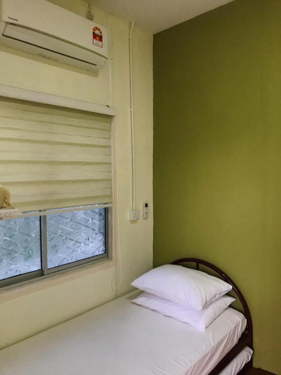 Merdeka Guest House 2 Kuching Ngoại thất bức ảnh
