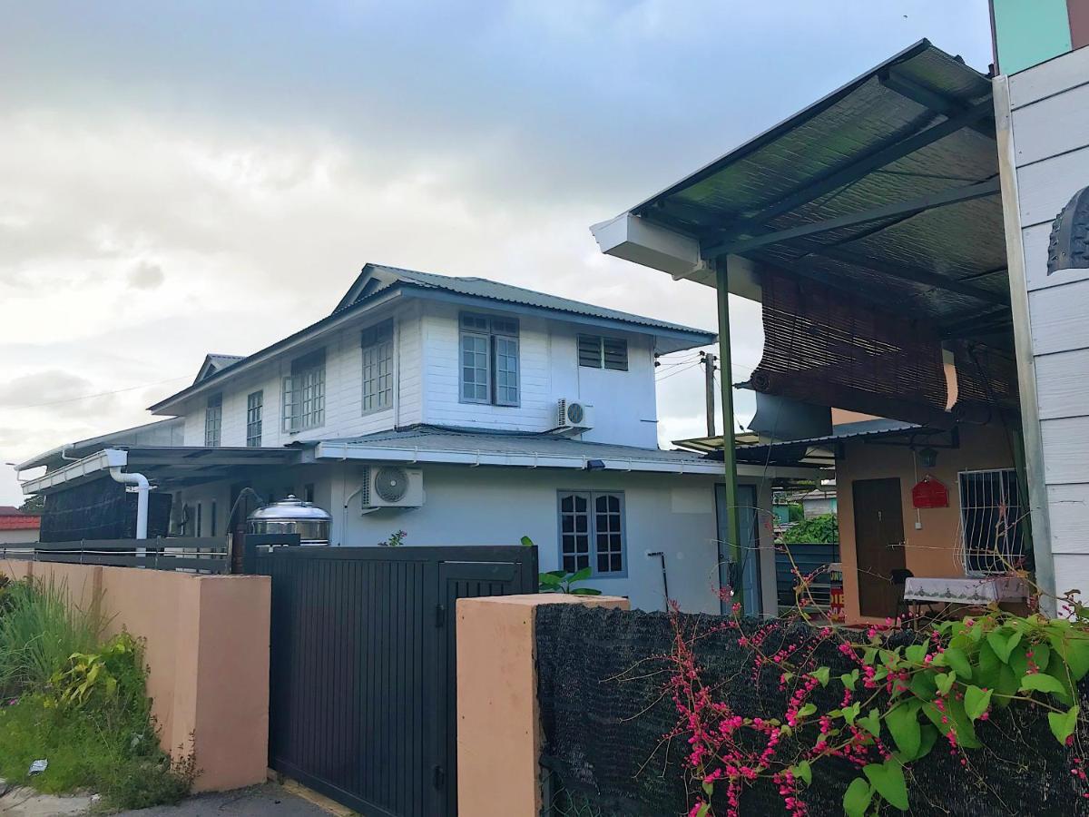 Merdeka Guest House 2 Kuching Ngoại thất bức ảnh